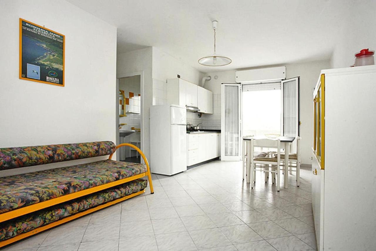 Apartment In Rosolina Mare With A Shared Pool Eksteriør bilde