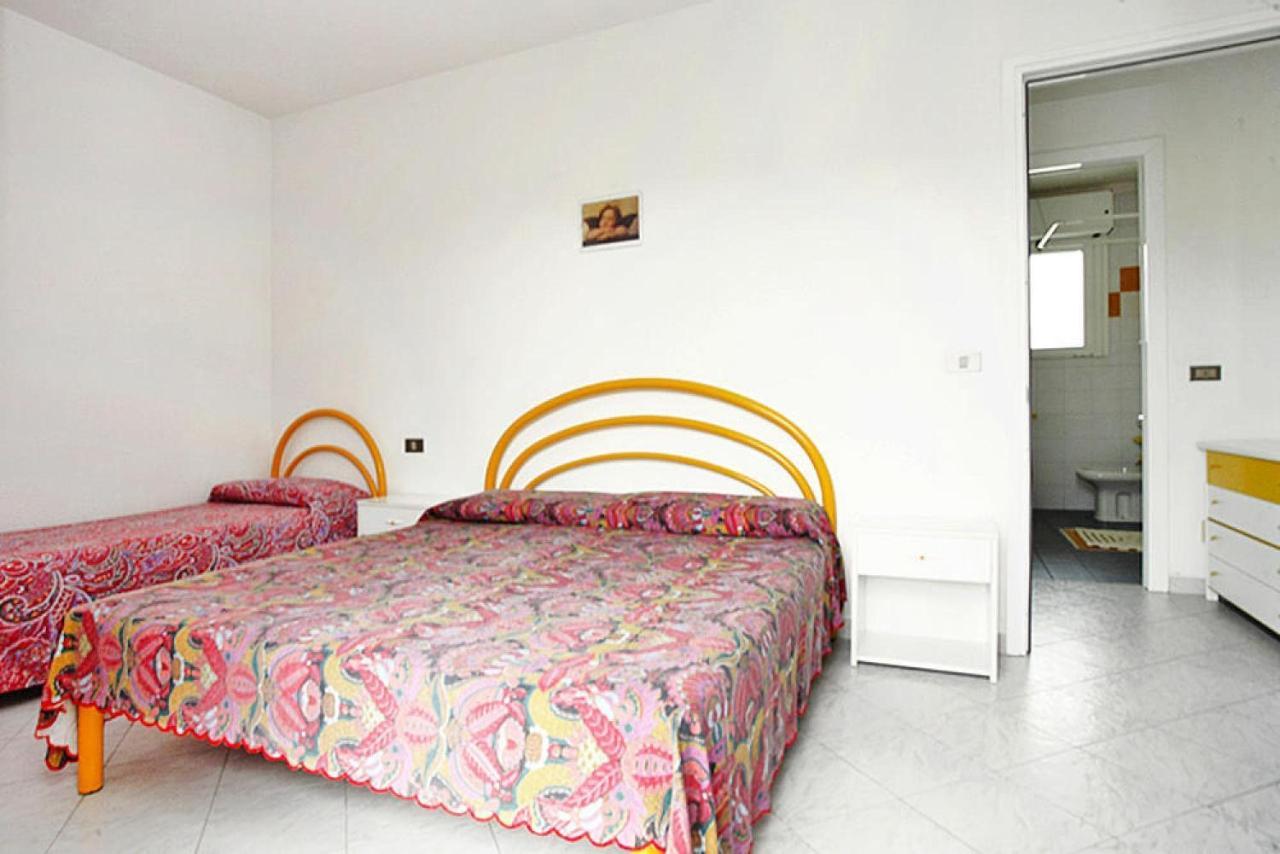 Apartment In Rosolina Mare With A Shared Pool Eksteriør bilde