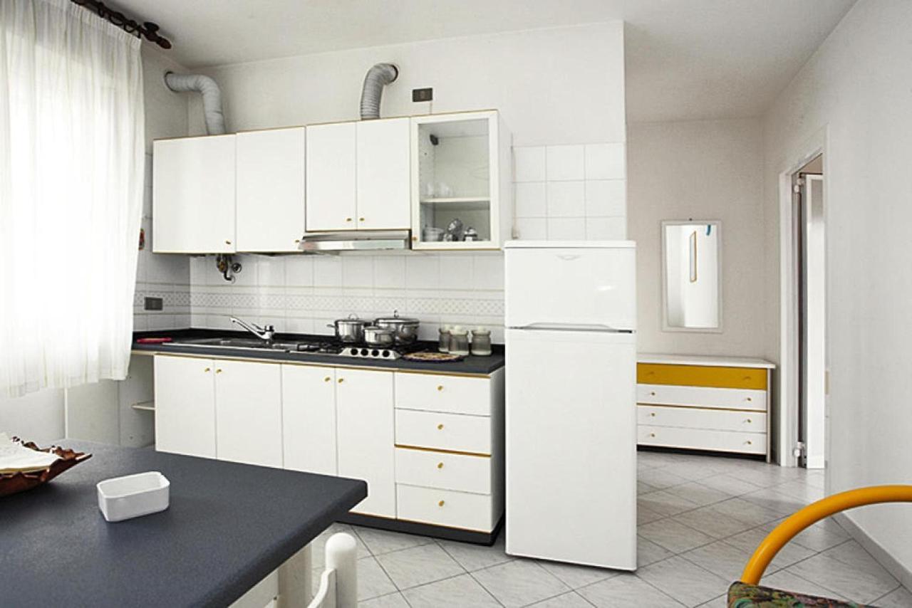Apartment In Rosolina Mare With A Shared Pool Eksteriør bilde
